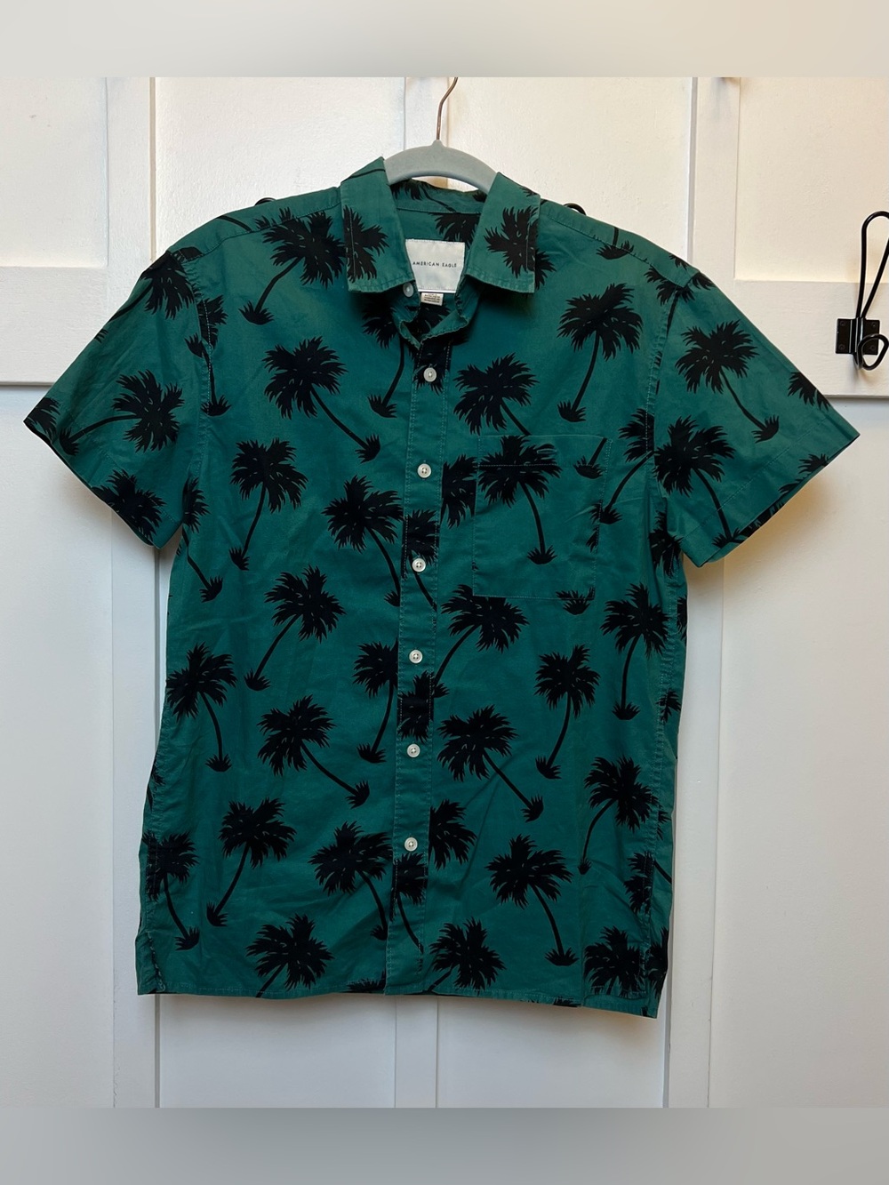 American Eagle Men Small Hawaiian Tropical Green Black Button Shirt AOP Casual